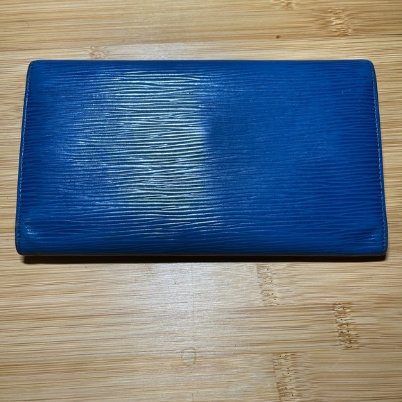 Louis Vuitton Epi International wallet - Picture 2 of 16